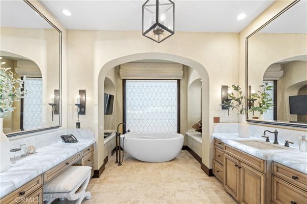Bathroom, Dual Sink Vanities, Free Standing Baths, Interior, Recessed Lighting