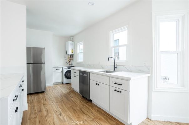 Interior, Kitchen, Washer, Wood Texture Flooring