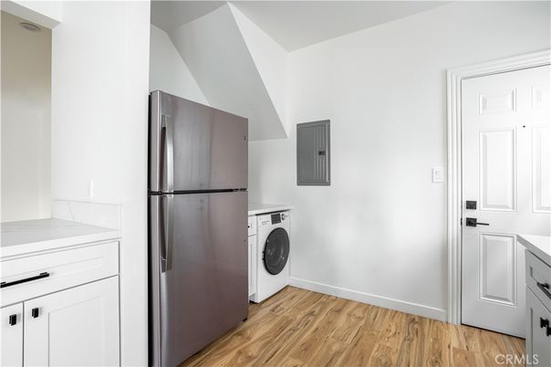 Interior, Kitchen, Washer, Wood Texture Flooring