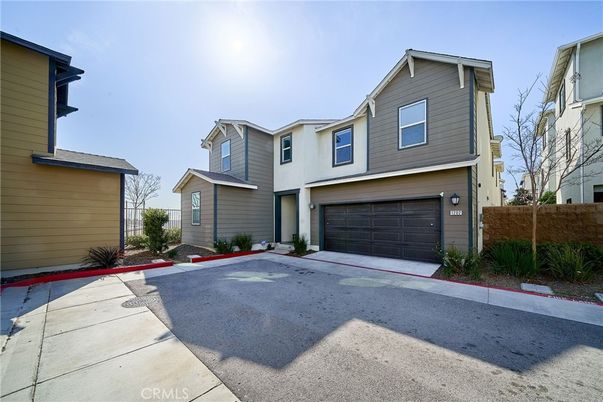 Attached, Exterior, Facade, American Craftsman