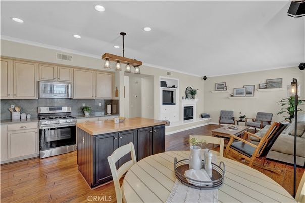 Dining room, Interior, Kitchen, Pendant Lights, Recessed Lighting, Stainless Steel Appliances, Wood Texture Flooring
