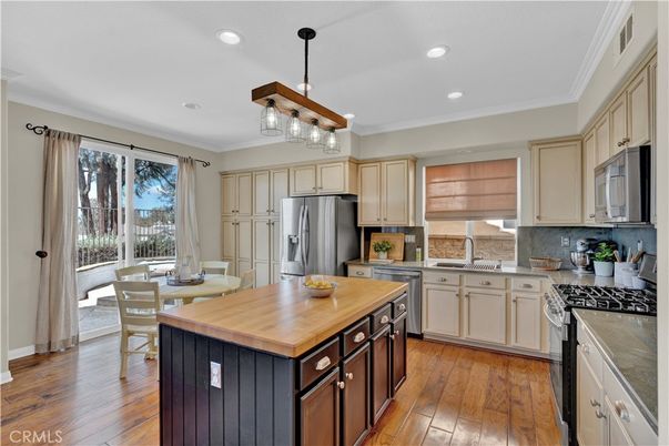 Dining room, Interior, Kitchen, Pendant Lights, Recessed Lighting, Wood Texture Flooring