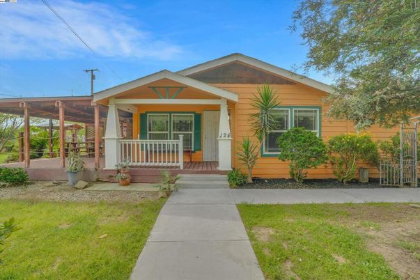Exterior, Facade, American Craftsman