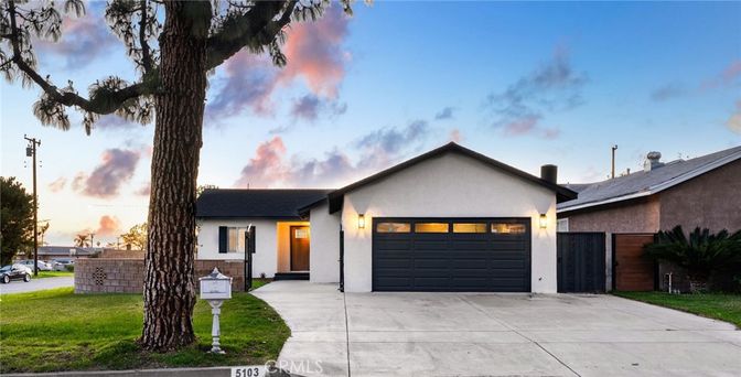 Attached, Exterior, Facade, Ranch