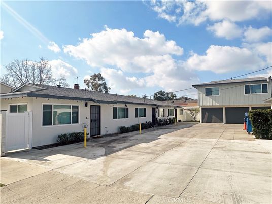 Exterior, Facade, Ranch