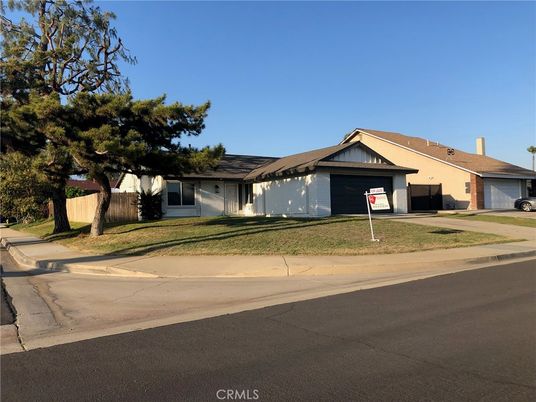 Attached, Exterior, Facade, Ranch
