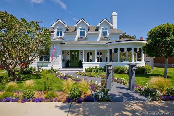 Exterior, Facade, Queen Anne Victorian