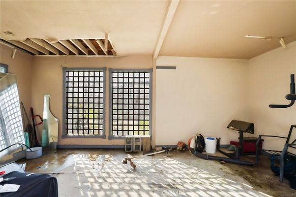 Fitness Equipment, Interior, Wooden Beams
