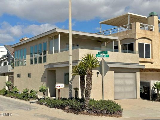 Attached, Exterior, Facade, Modern