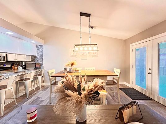 Dining room, Interior, Kitchen, Pendant Lights, Recessed Lighting, Wood Texture Flooring