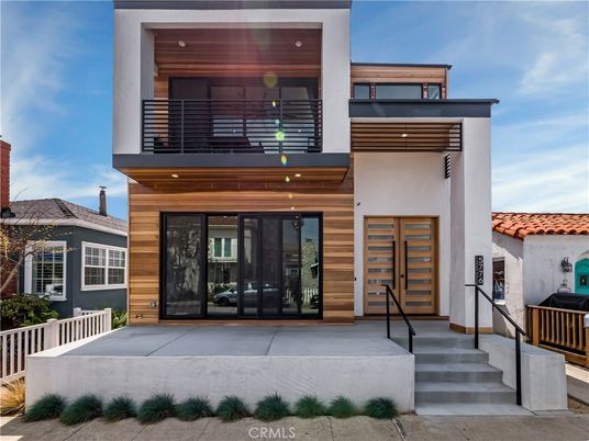 Exterior, Facade, Modern