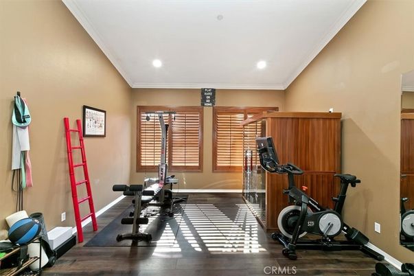 Fitness Equipment, Interior, Recessed Lighting, Wood Texture Flooring