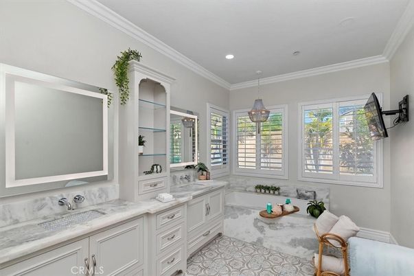 Bathroom, Dual Sink Vanities, Interior, Pendant Lights, Recessed Lighting