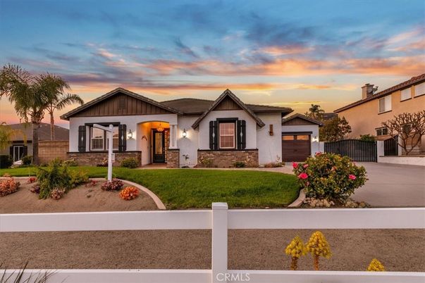Attached, Exterior, Facade, Ranch