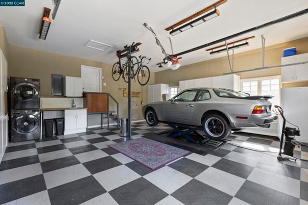 Garage, Interior