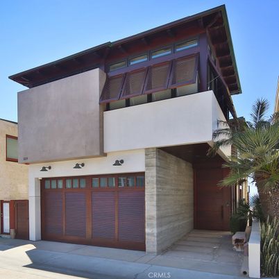 Attached, Exterior, Facade, Modern