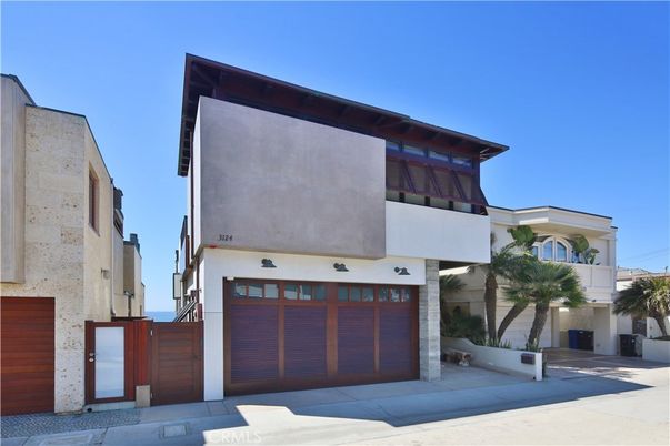 Attached, Exterior, Facade, Modern