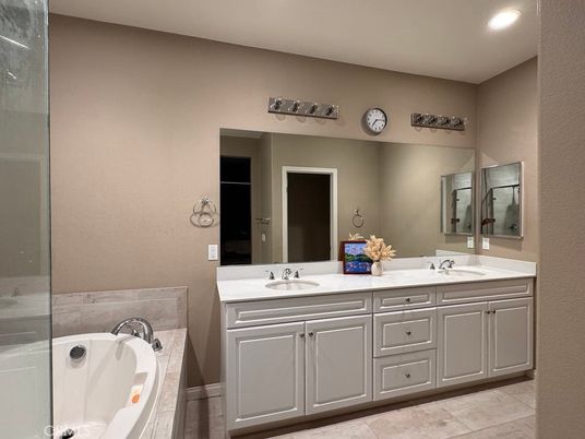 Bathroom, Dual Sink Vanities, Interior, Recessed Lighting