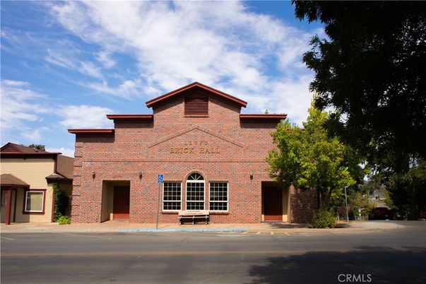 Exterior, Facade, Brick Facade, Brick Traditional