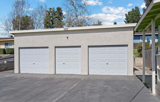 Detached Garage, Exterior