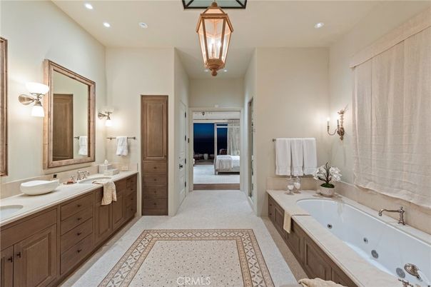 Bathroom, Dual Sink Vanities, Interior, Recessed Lighting