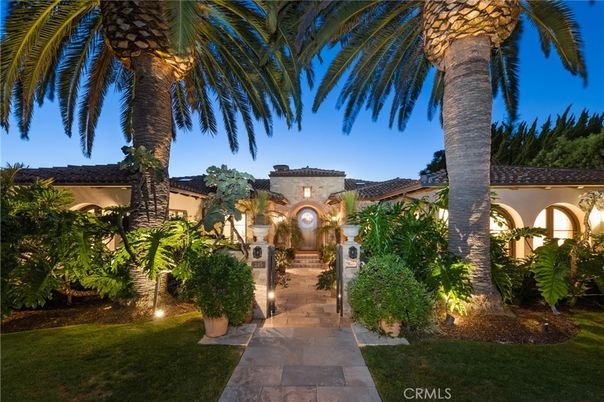 Exterior, Facade, Mediterranean
