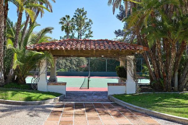 Exterior, Tennis Courts