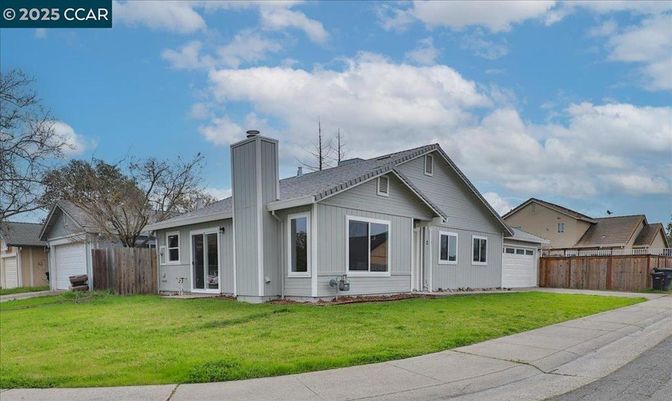Exterior, Facade, Farmhouse