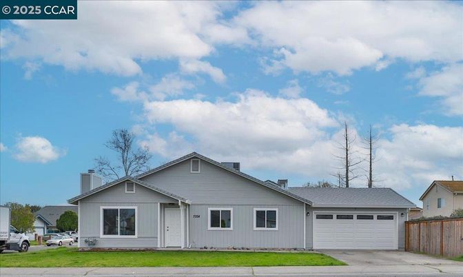 Attached, Exterior, Facade, Ranch