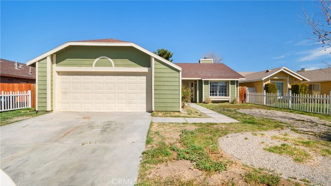 Attached, Exterior, Facade, Ranch