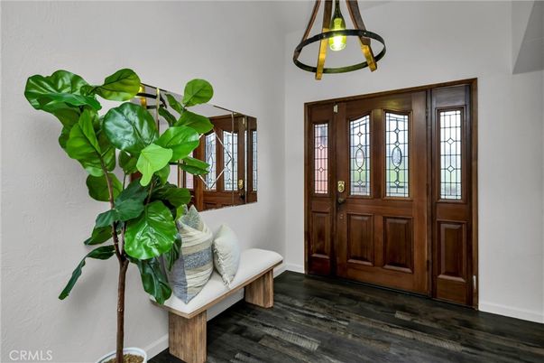 Interior, Pendant Lights, Wood Texture Flooring