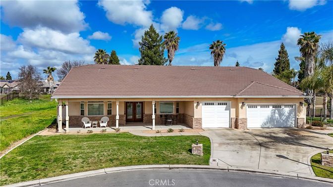 Attached, Exterior, Facade, Ranch