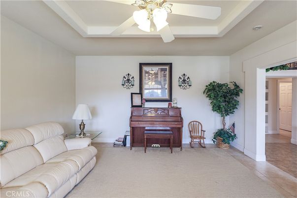 Interior, Piano