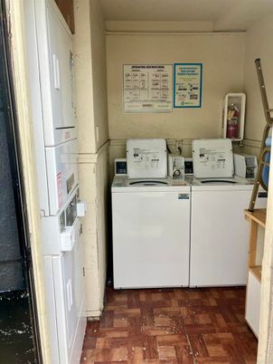 Interior, Kitchen, Washer, Wood Texture Flooring