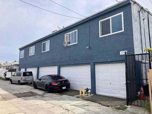 Attached, Exterior, Facade, None