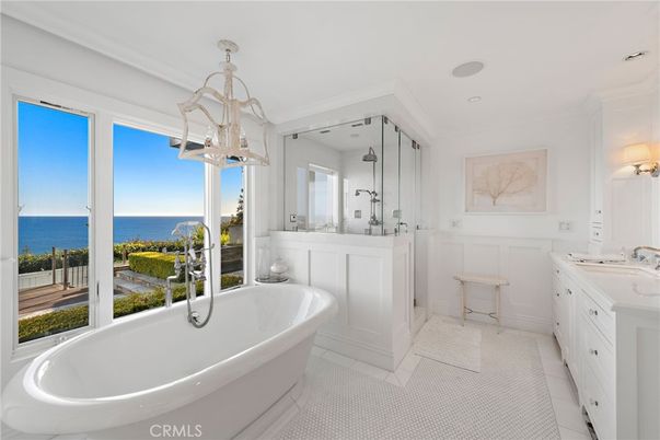 Bathroom, Free Standing Baths, Interior, Recessed Lighting, Water