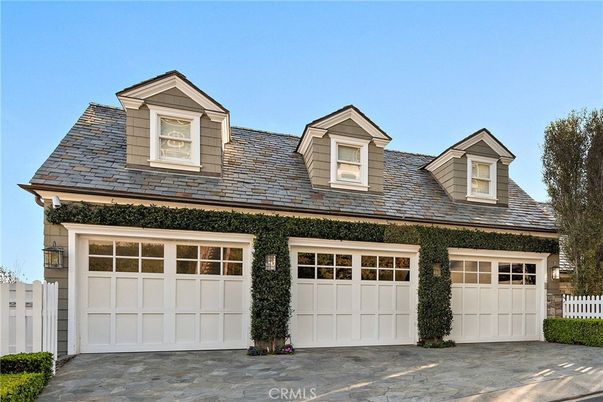 Attached, Exterior, Facade, Cape Cod
