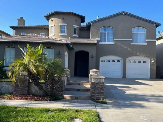 Attached, Exterior, Facade, Mediterranean