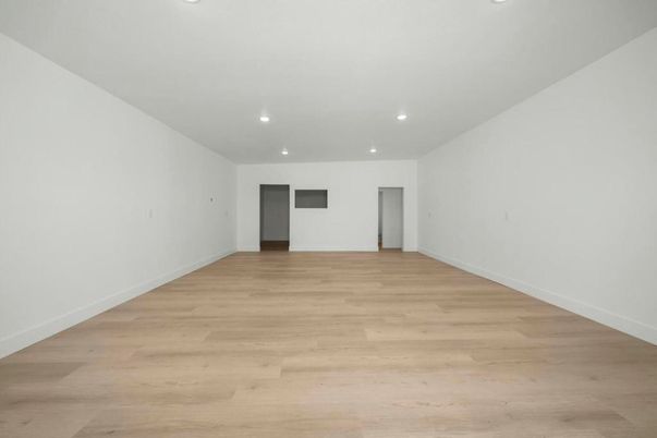Empty room, Interior, Recessed Lighting, Wood Texture Flooring