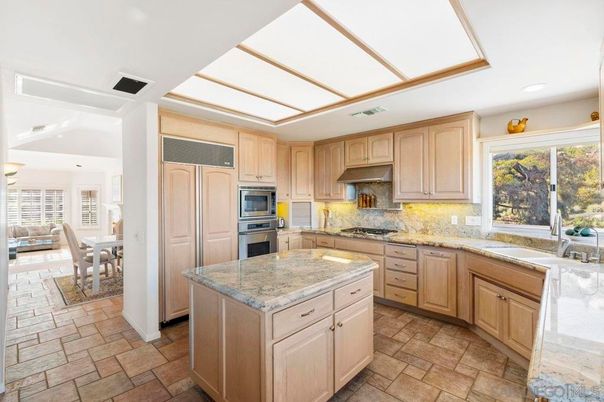 Dining room, Interior, Kitchen, Recessed Lighting, Stainless Steel Appliances