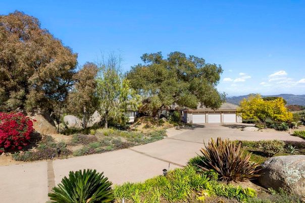 Backyard, Detached Garage, Exterior