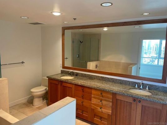 Bathroom, Dual Sink Vanities, Interior, Recessed Lighting