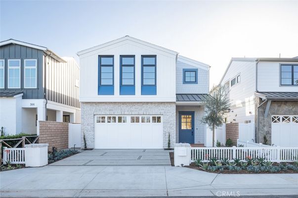 Attached, Exterior, Facade, Brick Facade, Rowhouse