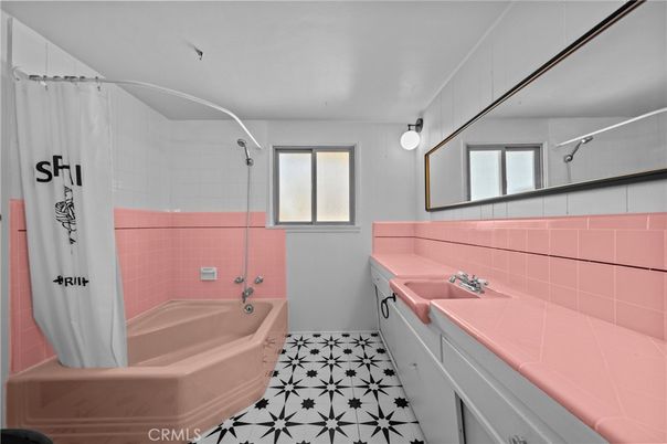 Bathroom, Interior, Tile Countertops