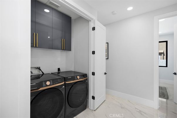 Interior, Marble, Recessed Lighting, Washer