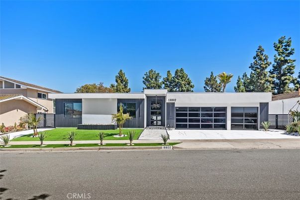 Attached, Exterior, Facade, Modern