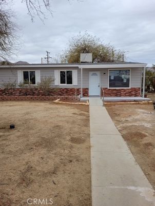 Backyard, Exterior, Facade, Ranch
