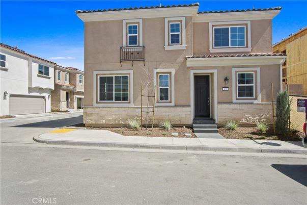 Attached, Exterior, Facade, Mediterranean