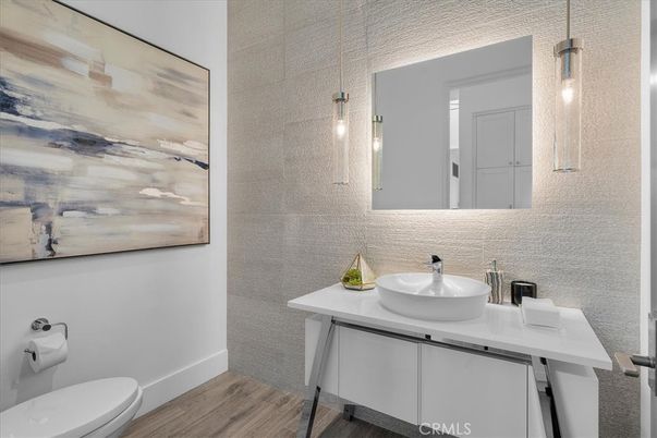 Bathroom, Interior, Pendant Lights, Wood Texture Flooring