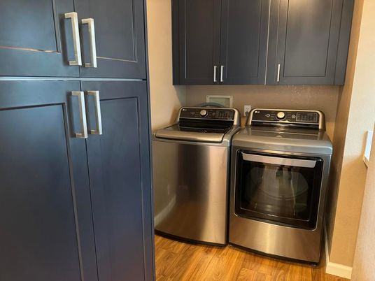 Interior, Washer, Wood Texture Flooring